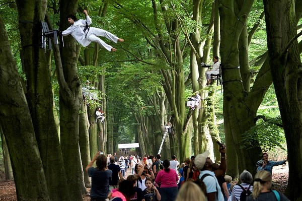 'Laan der Herinnering', ArtBorne 2013, Beeldend Danstheater Telder, Foto Flip Witte