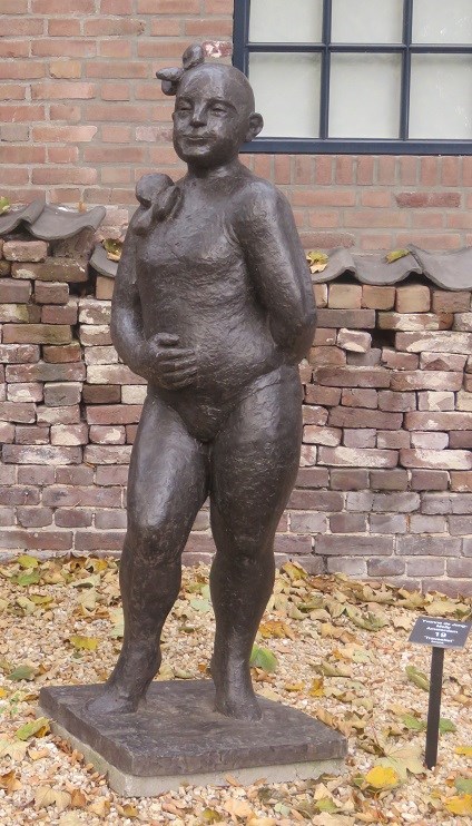 Travestiet, Yvonne de Jonge-Melly