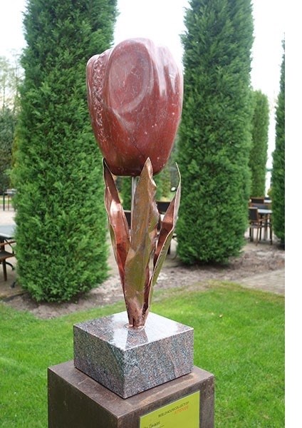 Tulp, Jeanne Tax